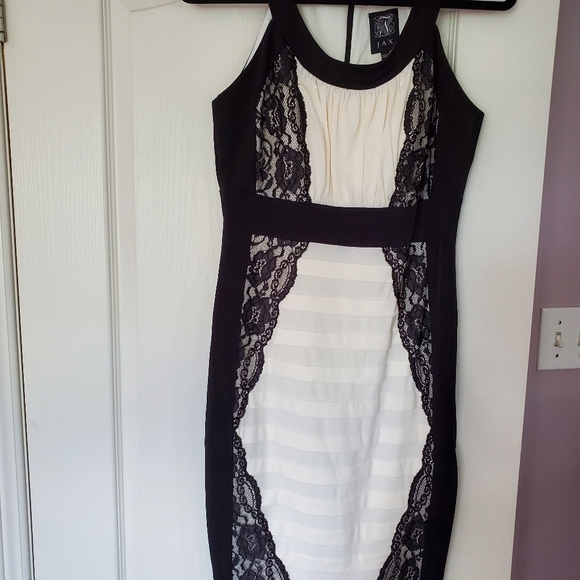 Sleeveless evening dress - Picture 1 of 2